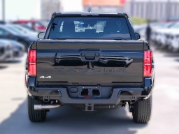 Toyota Tacoma 4WD SR5 Double Cab 5' Bed AT (Natl) 2026