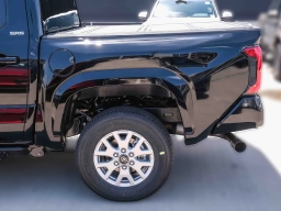 Toyota Tacoma 4WD SR5 Double Cab 5' Bed AT (Natl) 2026