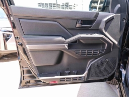 Toyota Tacoma 4WD SR5 Double Cab 5' Bed AT (Natl) 2026