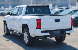 Toyota Tacoma 4WD SR5 Double Cab 5' Bed AT (Natl) 2026