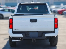 Toyota Tacoma 4WD SR5 Double Cab 5' Bed AT (Natl) 2026