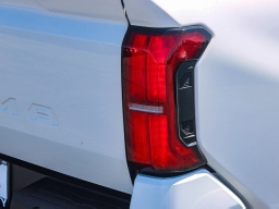 Toyota Tacoma 4WD SR5 Double Cab 5' Bed AT (Natl) 2026