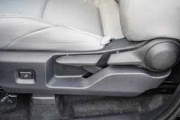 Toyota Tacoma 4WD SR5 Double Cab 5' Bed AT (Natl) 2026