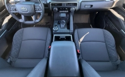 Toyota Tacoma 4WD SR5 Double Cab 5' Bed AT (Natl) 2026