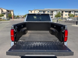 Toyota Tacoma 4WD SR5 Double Cab 5' Bed AT (Natl) 2026