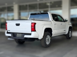 Toyota Tacoma 4WD SR5 Double Cab 6' Bed AT (Natl) 2026