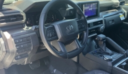 Toyota Tacoma 4WD SR5 Double Cab 5' Bed AT (Natl) 2026