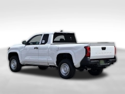 Toyota Tacoma 2WD SR XtraCab 6' Bed AT (Natl) 2026