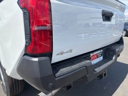 Toyota Tacoma 4WD SR XtraCab 6' Bed AT (Natl) 2026