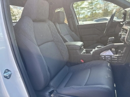 Toyota Tacoma 4WD SR XtraCab 6' Bed AT (Natl) 2026