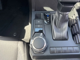 Toyota Tacoma 4WD SR XtraCab 6' Bed AT (Natl) 2026