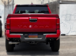 Toyota Tacoma 2WD SR5 Double Cab 5' Bed AT (Natl) 2026