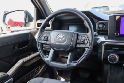 Toyota Tacoma 2WD SR5 Double Cab 5' Bed AT (Natl) 2026