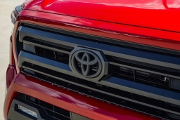 Toyota Tacoma 2WD SR5 Double Cab 5' Bed AT (Natl) 2026