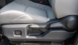 Toyota Tacoma 2WD SR5 Double Cab 5' Bed AT (Natl) 2026