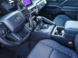 Toyota Tacoma 2WD SR5 Double Cab 6' Bed AT (Natl) 2026