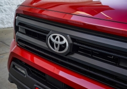 Toyota Tacoma 2WD SR5 Double Cab 5' Bed AT (Natl) 2026