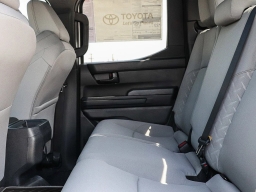 Toyota Tacoma 2WD SR5 Double Cab 5' Bed AT (Natl) 2026