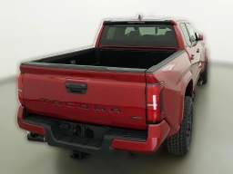 Toyota Tacoma 2WD SR5 Double Cab 5' Bed AT (Natl) 2026