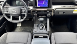 Toyota Tacoma 2WD SR5 Double Cab 5' Bed AT (Natl) 2026