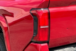 Toyota Tacoma 2WD SR5 Double Cab 5' Bed AT (Natl) 2026