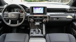 Toyota Tacoma 2WD SR Double Cab 5' Bed AT (Natl) 2026