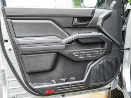 Toyota Tacoma 2WD SR Double Cab 5' Bed AT (Natl) 2026