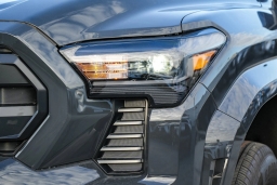 Toyota Tacoma 2WD SR Double Cab 5' Bed AT (Natl) 2026