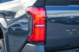 Toyota Tacoma 2WD SR Double Cab 5' Bed AT (Natl) 2026