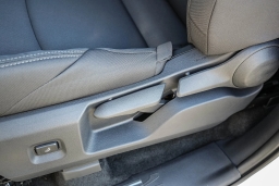 Toyota Tacoma 2WD SR Double Cab 5' Bed AT (Natl) 2026