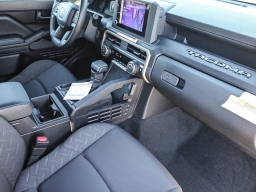 Toyota Tacoma 2WD SR Double Cab 5' Bed AT (Natl) 2026