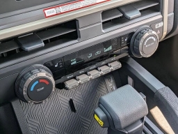 Toyota Tacoma 4WD SR5 Double Cab 6' Bed AT (GS) 2026