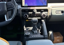 Toyota Tacoma 4WD Trailhunter Hybrid Double Cab 5' Bed AT (Natl) 2026