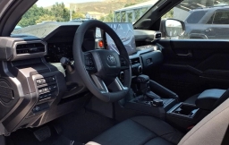 Toyota Tacoma 4WD TRD Off Road Hybrid Double Cab 5' Bed AT (Natl) 2026