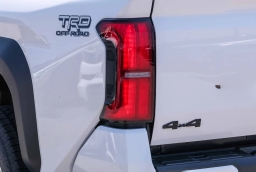 Toyota Tacoma 4WD TRD Off Road Hybrid Double Cab 5' Bed AT (Natl) 2026