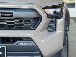 Toyota Tacoma 4WD TRD Off Road Hybrid Double Cab 5' Bed AT (Natl) 2026