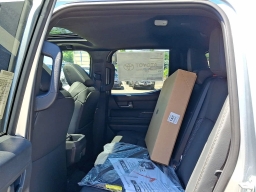 Toyota Tacoma 4WD Limited Hybrid Double Cab 5' Bed AT (Natl) 2026