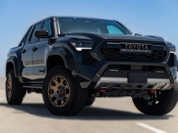 Toyota Tacoma 4WD Trailhunter Hybrid Double Cab 5' Bed AT (Natl) 2026