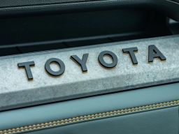 Toyota Tacoma 4WD Trailhunter Hybrid Double Cab 5' Bed AT (Natl) 2026