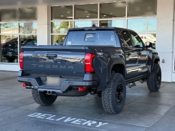 Toyota Tacoma 4WD TRD Off Road Hybrid Double Cab 5' Bed AT (Natl) 2026