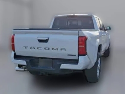 Toyota Tacoma 4WD Limited Hybrid Double Cab 5' Bed AT (Natl) 2026