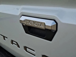 Toyota Tacoma 4WD Limited Hybrid Double Cab 5' Bed AT (Natl) 2026