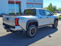 Toyota Tacoma 4WD TRD Off Road Hybrid Double Cab 5' Bed AT (Natl) 2026