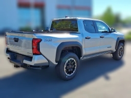 Toyota Tacoma 4WD TRD Off Road Hybrid Double Cab 5' Bed AT (Natl) 2026