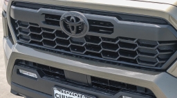 Toyota Tacoma 4WD TRD Off Road Hybrid Double Cab 5' Bed AT (Natl) 2026