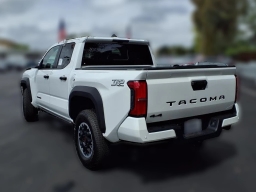 Toyota Tacoma 4WD TRD Off Road Double Cab 5' Bed MT (Natl) 2026