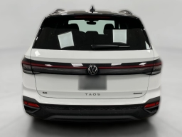 Volkswagen Taos SE Black 4MOTION 2026