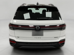Volkswagen Taos SE Black 4MOTION 2026