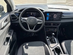 Volkswagen Taos SE Black FWD 2026