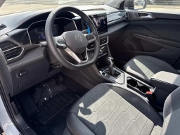 Volkswagen Taos SE Black FWD 2026